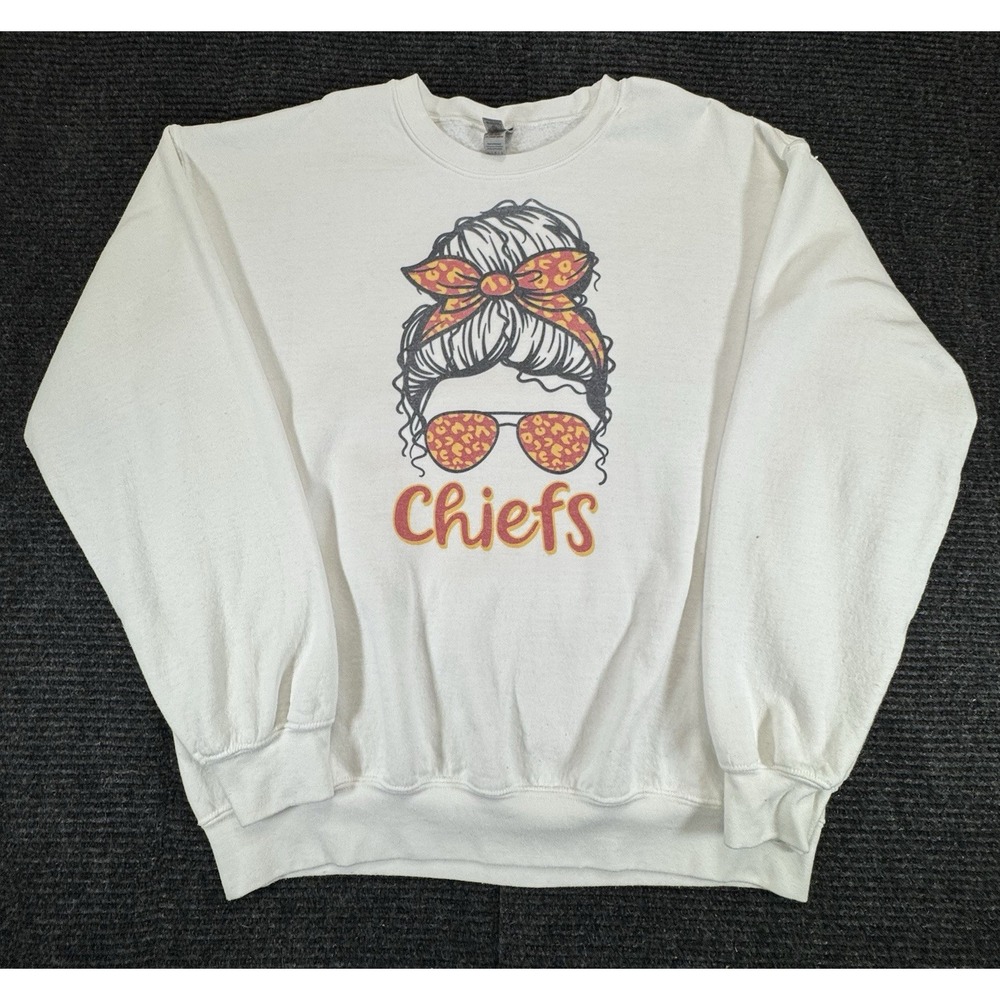Kansas City Chiefs Women's L Sweatshirt White Crewneck Leopard Messy Bun Graphic